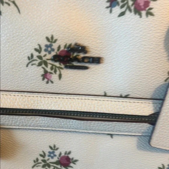 NWT Coach White Tote Bag with Floral Design - Picture 7 of 15